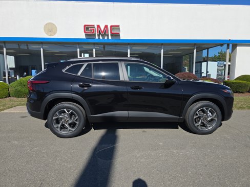New 2026 Chevrolet Trax LT w/ Sunroof Package image 2