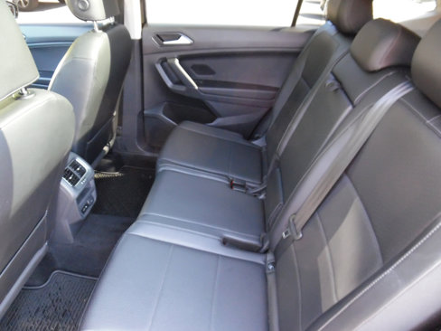 Used 2018 Volkswagen Tiguan SE w/ Panoramic Sunroof Package image 19