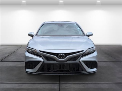 Used 2022 Toyota Camry SE image 4