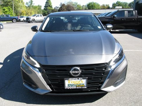 Used 2024 Nissan Altima 2.5 SV image 11