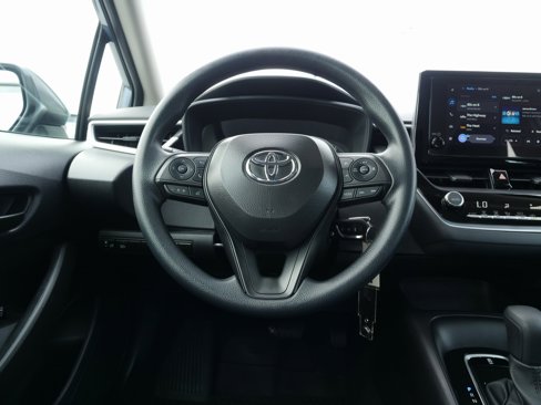 Used 2025 Toyota Corolla LE image 18