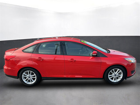 Used 2017 Ford Focus SE w/ Cold Weather Package image 7