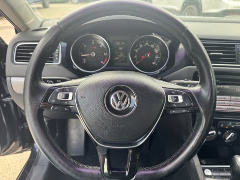 Used 2015 Volkswagen Jetta TDI image 11