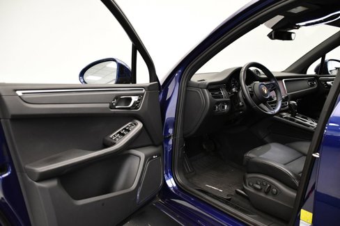 Certified 2023 Porsche Macan GTS image 38
