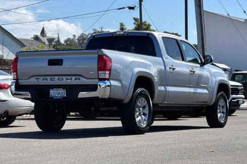 Used 2017 Toyota Tacoma SR5 w/ Tow Package image 4