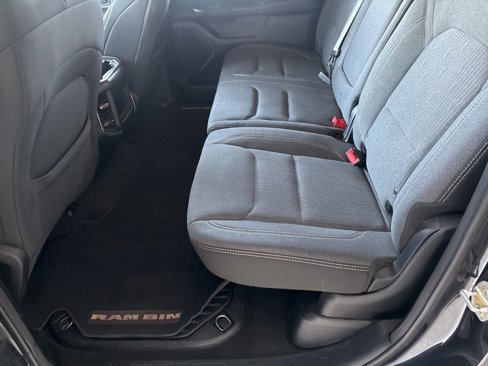 Used 2019 RAM 1500 4x4 Crew Cab image 21