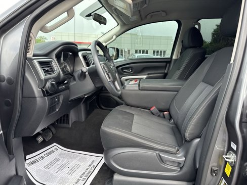 Used 2018 Nissan Titan SV image 19