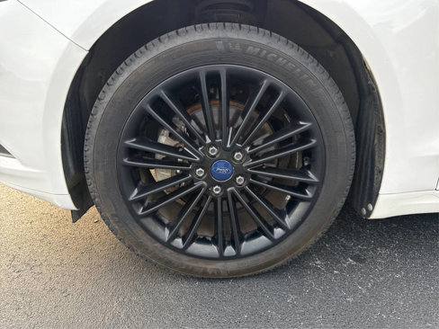 Used 2014 Ford Fusion SE w/ Equipment Group 202A image 28
