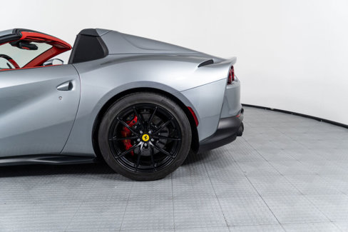 Used 2021 Ferrari 812 GTS image 17