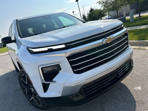 Used 2024 Chevrolet Traverse RS image 8