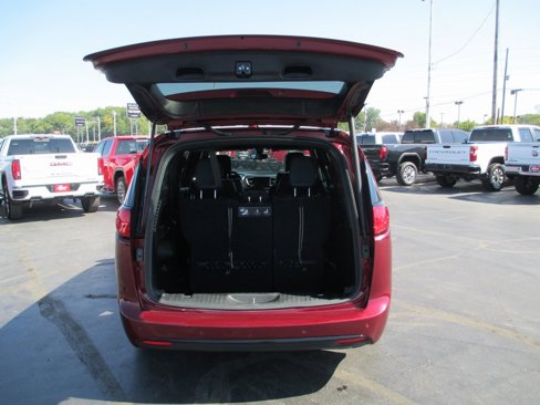 Used 2018 Chrysler Pacifica Touring-L w/ Premium Audio Group image 5