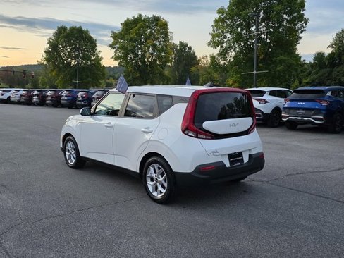 Certified 2022 Kia Soul LX w/ Technology Package image 6