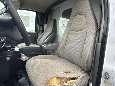 Used 2005 Chevrolet Express 3500 image 13