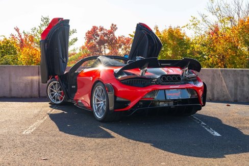 Used 2022 McLaren 765LT image 9