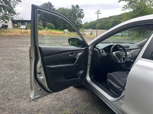 Used 2015 Nissan Rogue S image 33