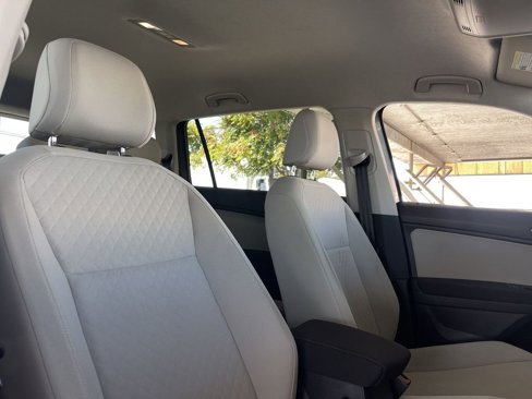 Used 2018 Volkswagen Tiguan S image 25