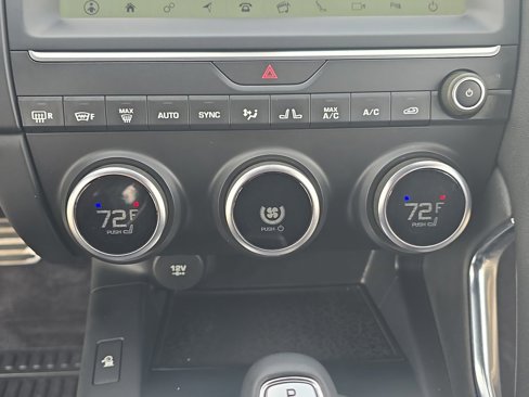 Used 2020 Jaguar E-PACE R-Dynamic S image 22