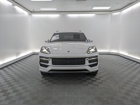 Certified 2024 Porsche Cayenne image 6