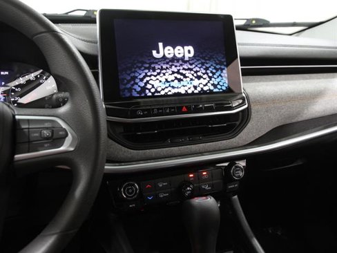 Used 2022 Jeep Compass Sport image 9