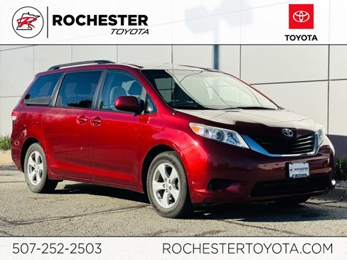 Used 2011 Toyota Sienna LE image 1