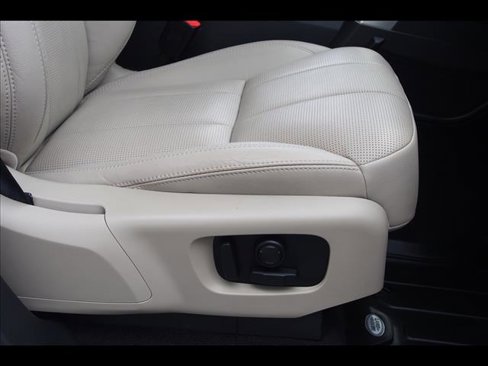 Used 2019 Land Rover Discovery HSE image 12
