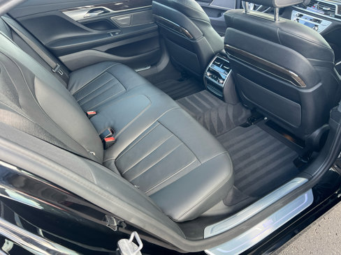 Used 2021 BMW 740i xDrive image 17