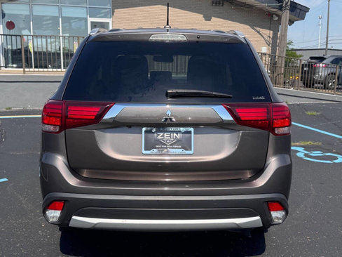 Used 2016 Mitsubishi Outlander GT image 31