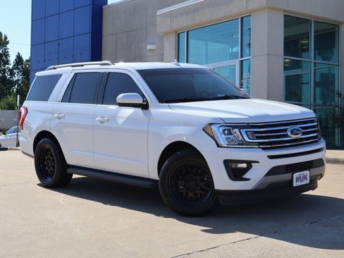 Used 2021 Ford Expedition XLT image 1