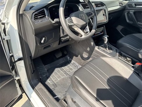 Used 2022 Volkswagen Tiguan SE image 13