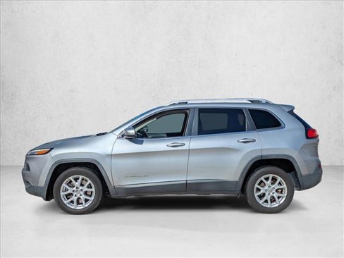 Used 2017 Jeep Cherokee Latitude image 8