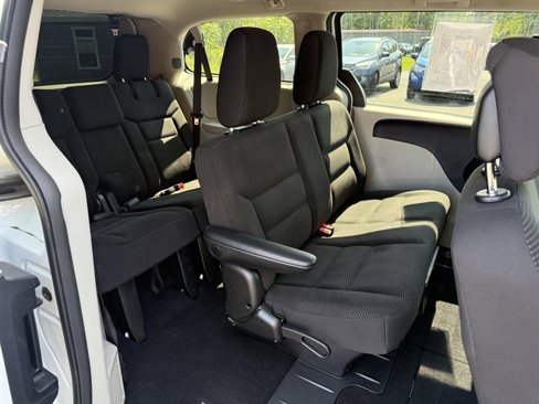 Used 2020 Dodge Grand Caravan SE w/ UConnect Hands-Free Group image 31