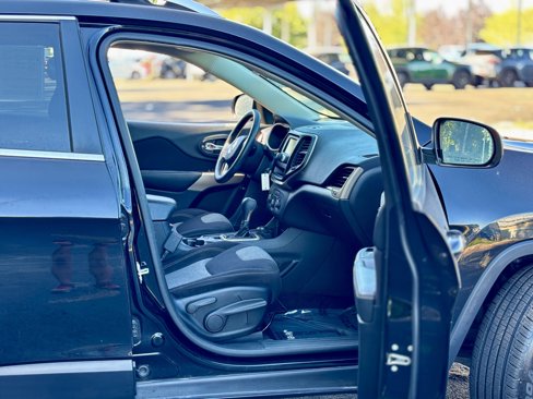 Used 2018 Jeep Cherokee Latitude image 9