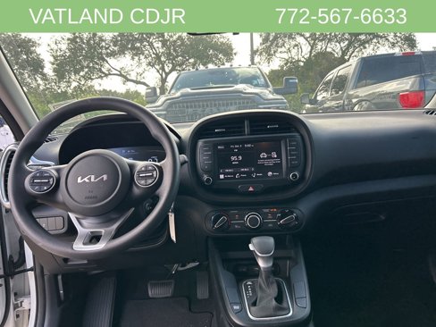 Used 2023 Kia Soul LX w/ LX Technology Package image 11