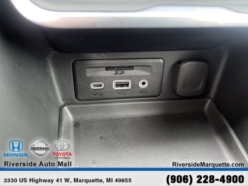 Used 2021 GMC Terrain SLT w/ Infotainment Package II image 18