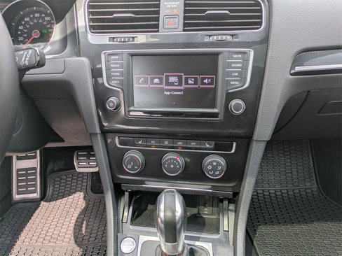 Used 2017 Volkswagen GTI SE image 33