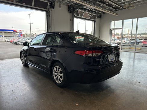 Used 2021 Toyota Corolla LE image 5