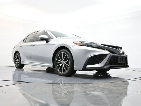 Used 2021 Toyota Camry SE image 33