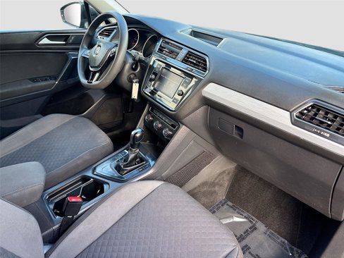 Used 2018 Volkswagen Tiguan S image 33