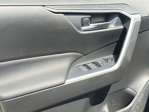 Used 2020 Toyota RAV4 XLE Premium image 16