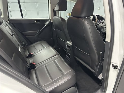 Used 2017 Volkswagen Tiguan S image 12