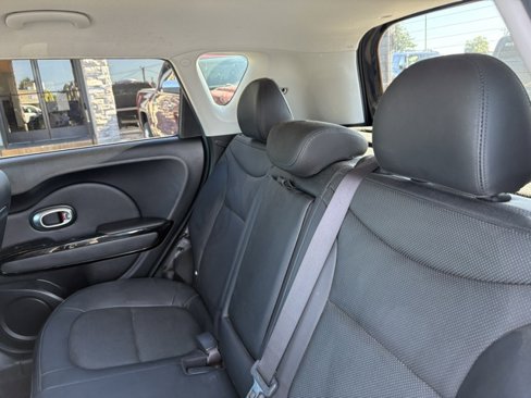 Used 2016 Kia Soul ! image 6