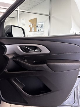 Used 2020 Chevrolet Traverse LT image 24