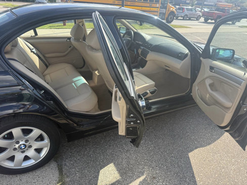 Used 2004 BMW 325xi Sedan image 8
