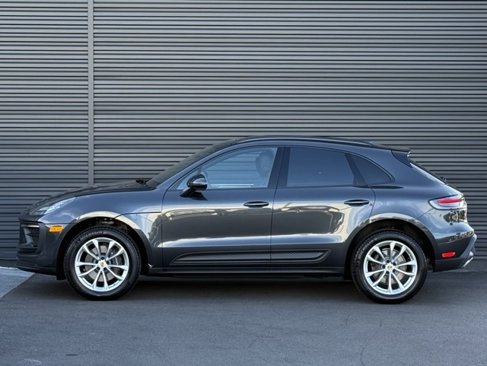 Certified 2025 Porsche Macan image 2