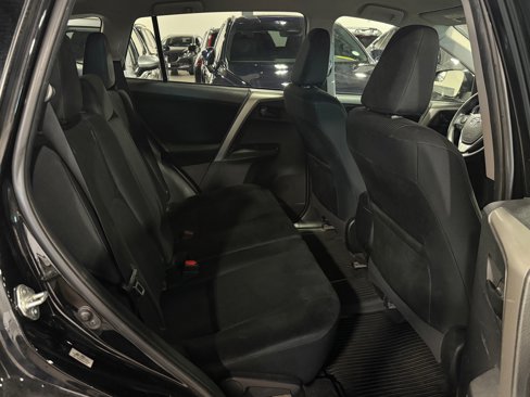 Used 2018 Toyota RAV4 LE image 12