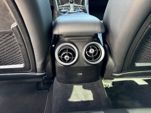 Used 2018 Alfa Romeo Giulia image 40