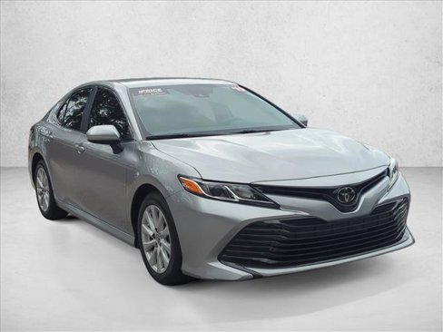 Used 2019 Toyota Camry LE image 3