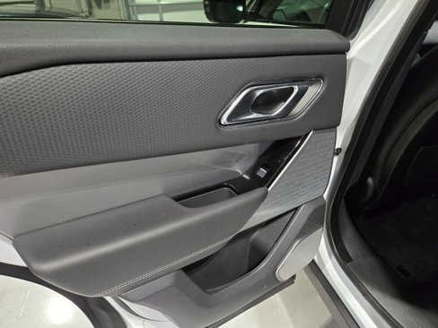 Used 2018 Land Rover Range Rover Velar R-Dynamic SE image 29