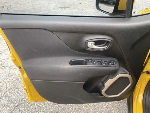 Used 2016 Jeep Renegade Latitude image 23