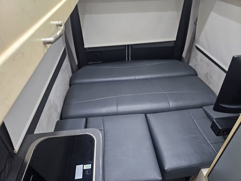 Used 2019 Mercedes-Benz Sprinter 2500 image 32